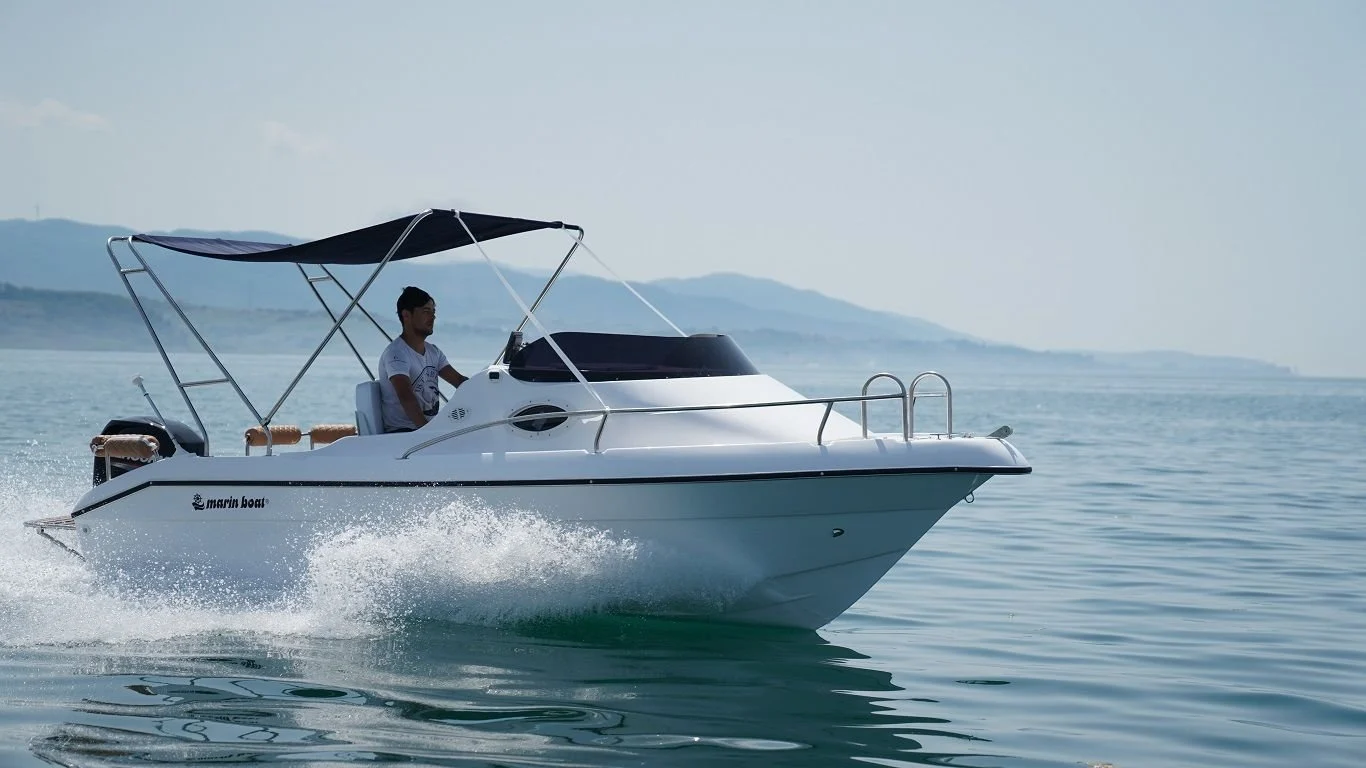 Marinboat 4.95 Samba Deluxe: Compact Luxury at Sea